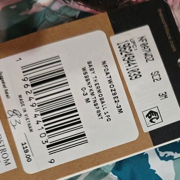 Infant North Face snowsuit - Picture 2 of 3